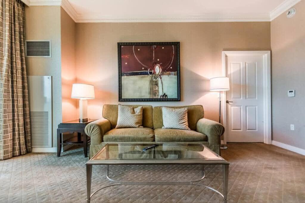 Apartment Stunning Strip View Balcony Mgm 22621 One Br